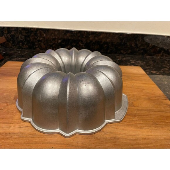 Nordic ware original Bundt pan - Picture 5 of 7